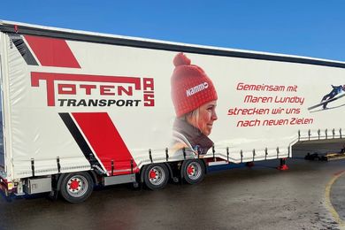 Special flatbed trailer of Pacton Ommen equipped with Versus systems